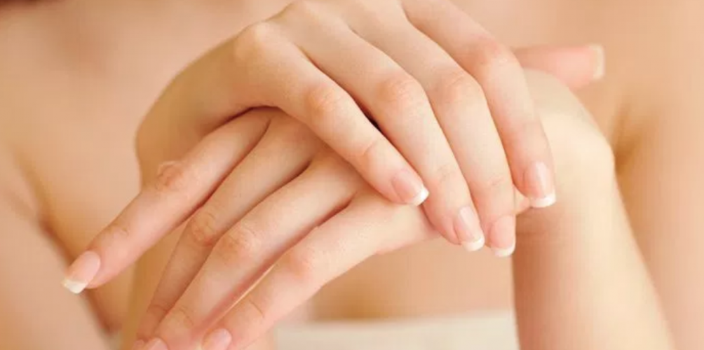 8 نصائح مهمة للحفاظ على بشرة يديك خلال موسم البرد.. اكتشفيها