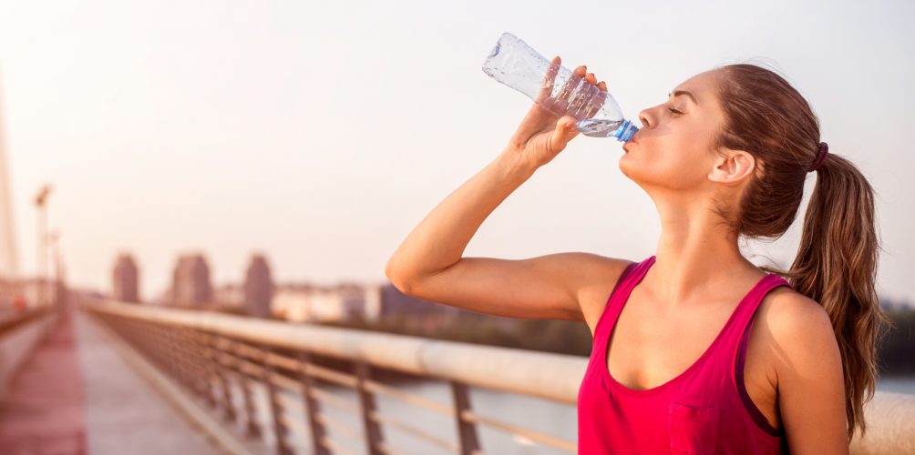 أهمية شرب الماء وليس المشروبات في رمضان