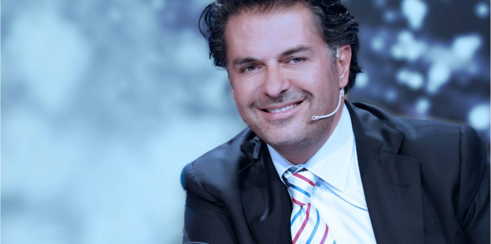 بالفيديو : سقوط راغب علامة على المسرح وهذا ما حدث