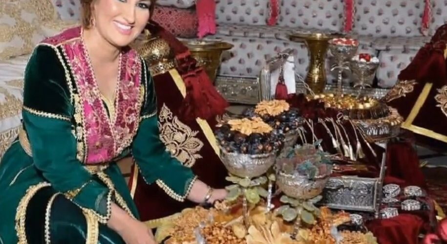 بالصور : هدى جنان مقدمة صباحيات 2M رفقة زوجها و إلنتها العروس
