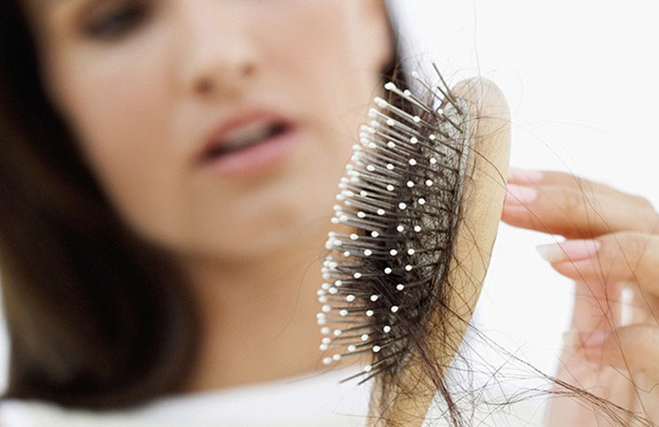 زيت جوز الهند يساعدك في تغذية بصيلات الشعر