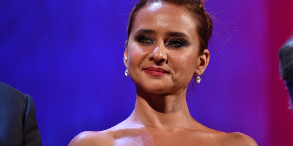 صورة..نيلي كريم تحصل على درجة الماجستير من هذا البلد