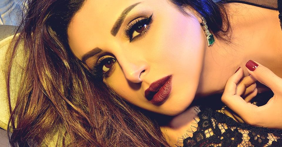 بالفيديو:أنغام تسخر من إليسا بهذه الطريقة