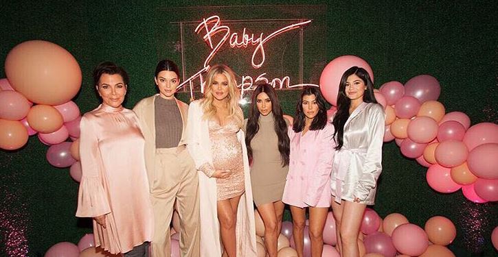 كلوي كارداشيان تنفق أزيد من 8 الآف دولار على مشتريات ابنتها التي لم تولد بعد