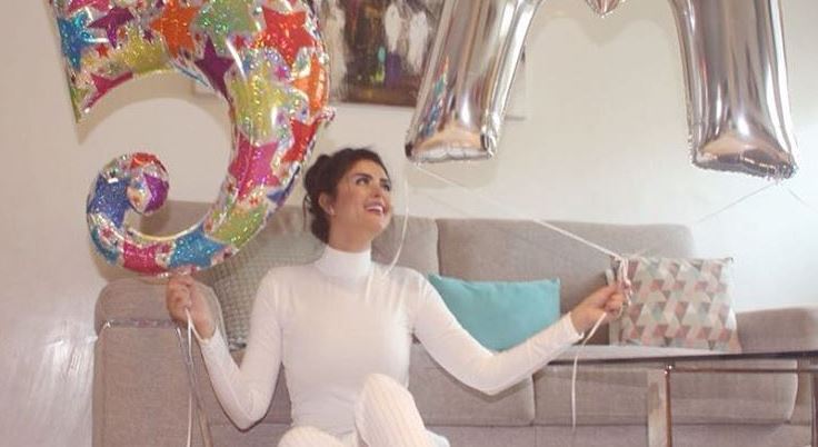 صورة: هكذا احتفلت سلمى رشيد بتجاوز أغنيتها « اش جا يدير » 5ملايين مشاهدة