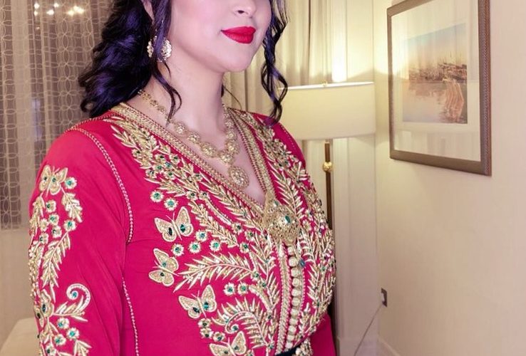 سلمى رشيد تتألق على كورنيش أبو ظبي وتروج لــ « آش جا يدير » في الإمارات