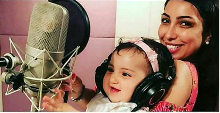 دنيا بطمة تنشر صورا جديدة لابنتها غزل من قلب الاستوديو