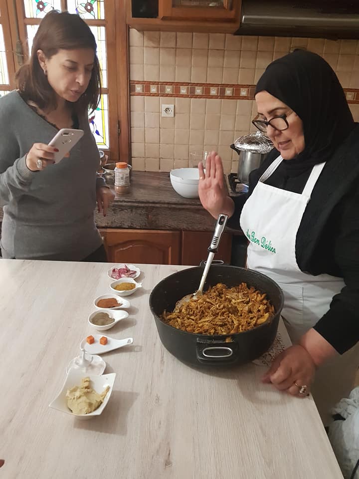 فيديو:الممثلة المصرية منال سلامة كطيب البسطيلة مع شيف هند الديساوي والحاجة ثريا