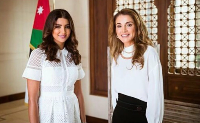 هدية مميزة من الملكة رانيا للإعلامية مريم سعيد (صور)