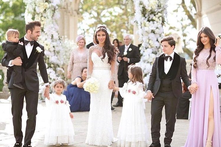 بحضور أطفالهما… شاهدوا الصور الاولى من حفل زفاف اللاعب فابريغاس ودانييلا