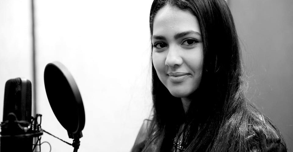 شركة إنتاج عالمية تتبنى الفنانة المغربية منال بنشيخة