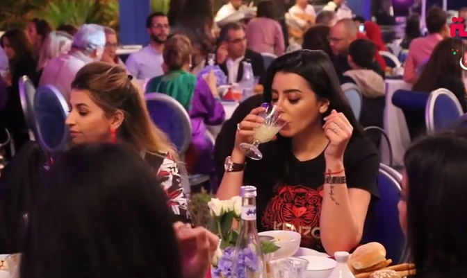 بالفيديو: فنانون مغاربة يجتمعون على مائدة الإفطار… أكل وشرب وضحك وموسيقى