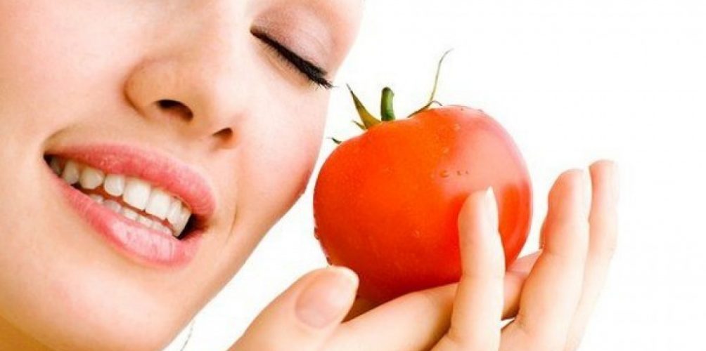 الطماطم و الياغورت لتنعيم و تفتيح لون البشرة ….وصفة
