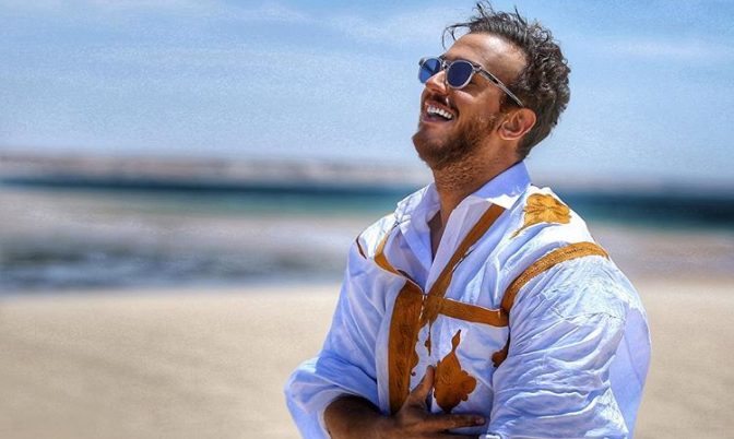 سعد لمجرد يتألق بالزي الصحراوي المغربي (صورة)