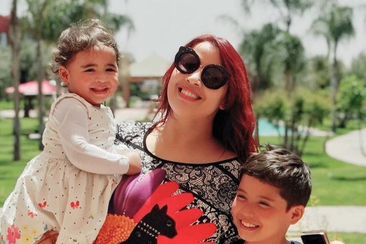 صور.. ابنة سعيدة شرف تتألق بالقفطان المغربي