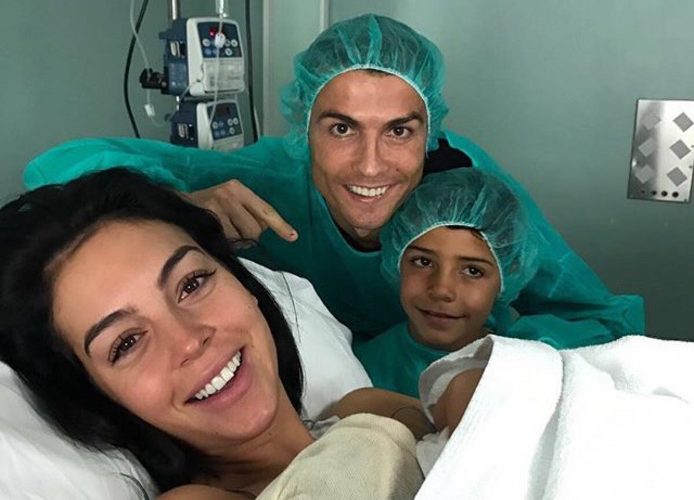 كريستيانو رونالدو ينتظر طفله الخامس من حبيبته العارضة