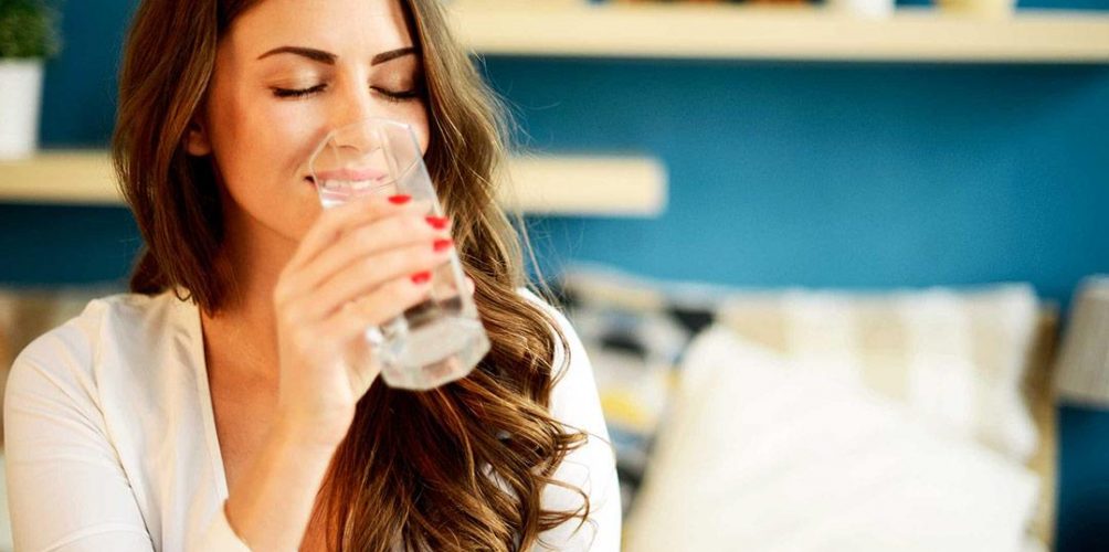 الإفراط في شرب الماء قد يتسبب في زيادة الماء في الدم