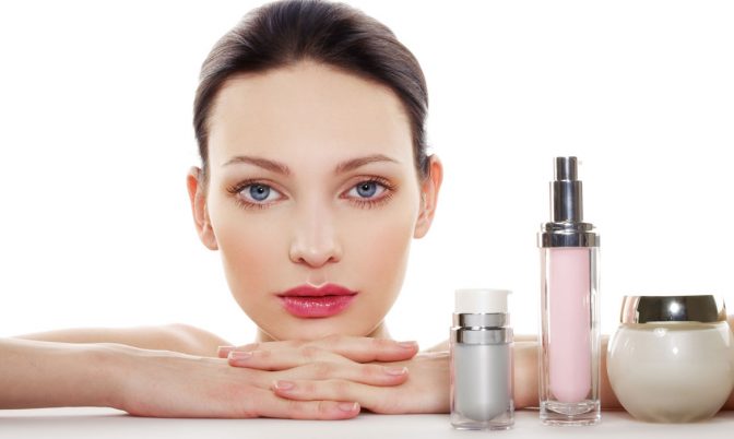 دراسة حديثة.. المواد الكيميائية في مستحضرات التجميل تضر بخصوبة المرأة