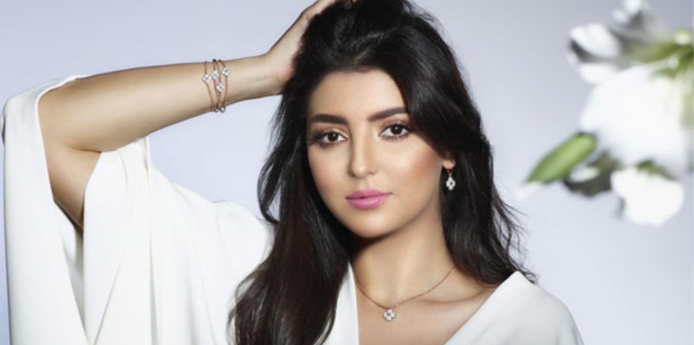 بعد صورها بملابس مثيرة.. حكمت تدافع عن الإعلامية مريم سعيد