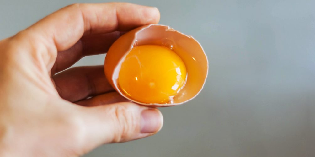 هل سمعتم يوما بزيت البيض ؟ تعرفوا على فوائده !