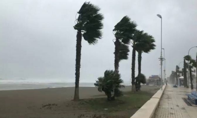 نشرة جوية خاصة.. أمطار ورياح قوية وأمواج عالية بالمغرب إبتداء من مساء غد السبت