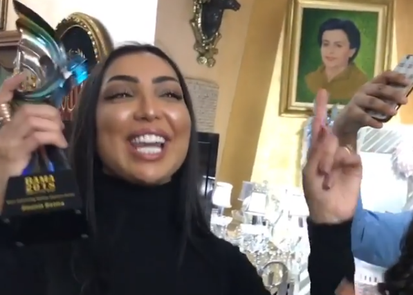 بـ&nbsp;&raquo;الدقايقية&nbsp;&raquo;.. عائشة عياش تحتفل بدنيا بطمة بعد فوزها بجائزة الـ&nbsp;&raquo;باما&nbsp;&raquo; (فيديو)