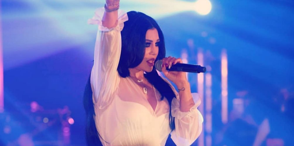 بالصور.. هيفاء وهبي تستقبل سنة 2019 بإطلالة بيضاء ناعمة