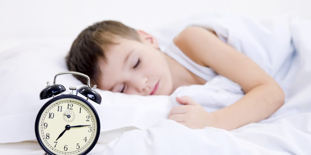 النوم المتأخر.. صعوبة حفظ المعلومات في دماغ الطفل