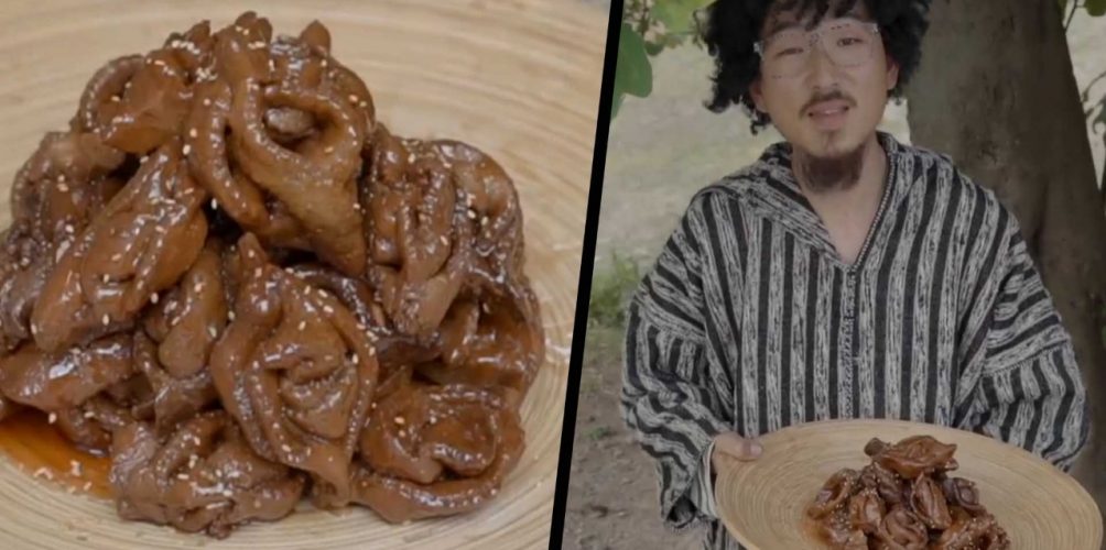 بطريقة بسيطة وتقليدية.. رجل كوري يبهر في إعداد الشباكية (فيديو)