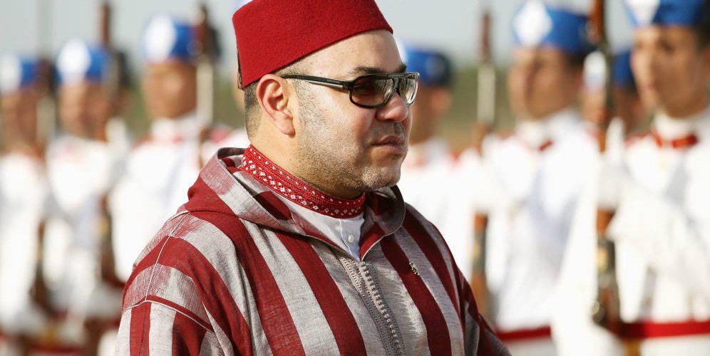 الملك يسلم جائزة محمد السادس للمتفوقات في برنامج محاربة الأمية في المساجد