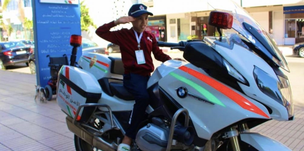مبادرة إنسانية.. مديرية الأمن تحقق حلم طفل مريض بالسرطان (صور)