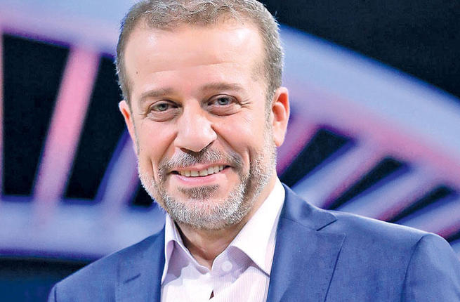 المهرجان المغاربي للفيلم.. مدينة وجدة تكرم الفنان المصري شريف منير