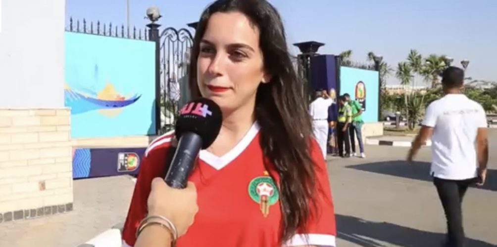 متفائلين وعاجبهم مستوى المنتخب.. متمنيات مشجعات مغربيات لأسود الأطلس في مصر (فيديو)