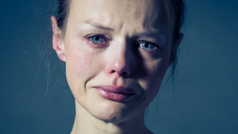 باحثون: الانهيار العاطفي يؤدي إلى إصابة النساء في منتصف العمر بهشاشة العظام!