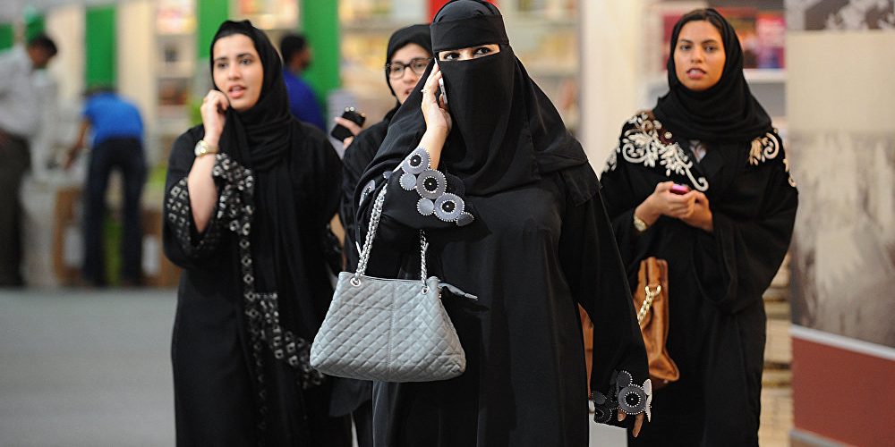 دون اشتراط موافقة « ولي الأمر ».. السعودية تسمح للمرأة بالسفر