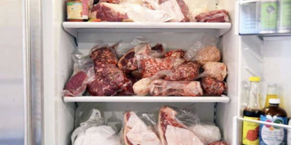 طريقة تخزين اللحم بعد الذبح (فيديو)