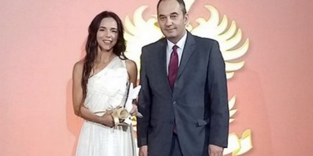 آثينا.. المغربية ليلى غاندي تتوج بجائزة « هو إيز هو » للنساء الرائدات في العالم