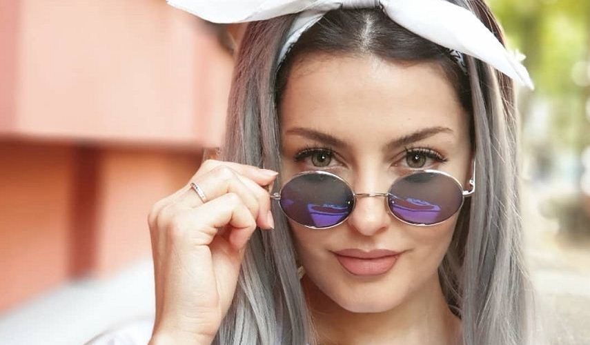 تنتقد الواقع السياسي في الجزائر.. الفنانة الجزائرية رجاء مزيان ضمن 100 امرأة مؤثرة وملهمة في العالم