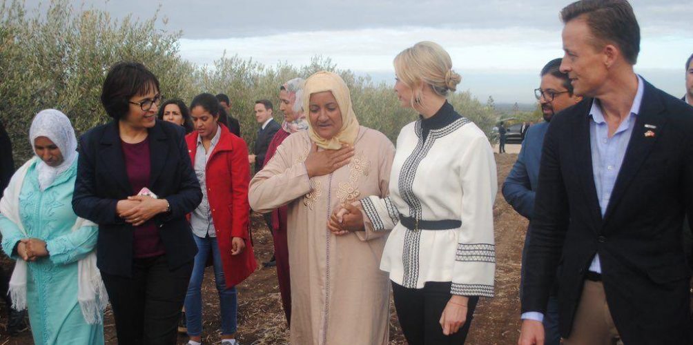 في أول زيارة لها إلى المغرب.. إيفانكا ترامب تلتقي نساء سيدي قاسم (صور)