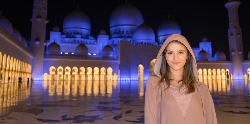 زارت 196 بلدا.. شابة عمرها 21 عاماً تحطّم الرقم القياسي لأصغر شخص يزور بلدان العالم