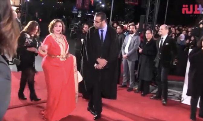 هند صبري وإلهام شاهين تتألقان بالقفطان على السجادة الحمراء لمهرجان مراكش (فيديو)