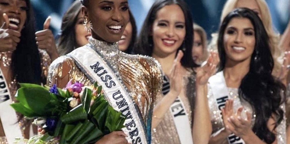 تنحدر من جنوب افريقيا.. زوزيبيني تونزي تفوز بلقب ملكة جمال الكون لعام 2019