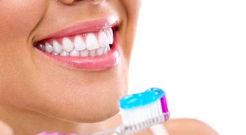 علماء: تنظيف الأسنان بالفرشاة 3 مرات يومياً يقلل الإصابة بأمراض القلب