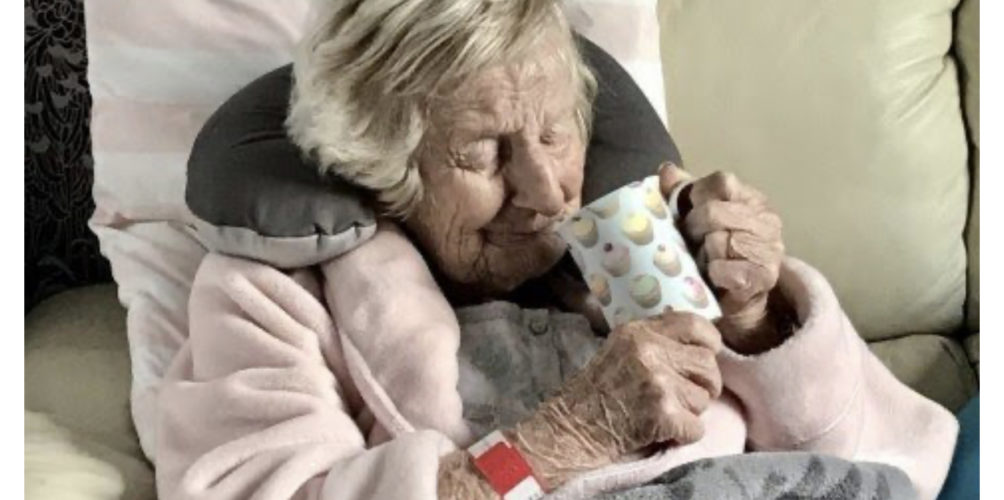 لا حياة مع اليأس.. مسنة تبلغ 99 عاما تتغلب على كورونا