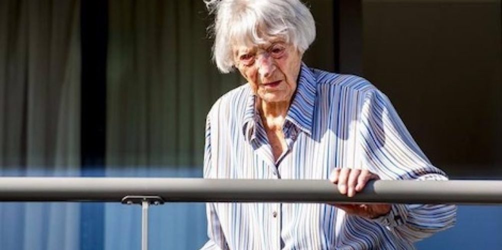 تبلغ 107 أعوام.. مسنة هولندية تصبح أكبر ناجية من كورونا في العالم