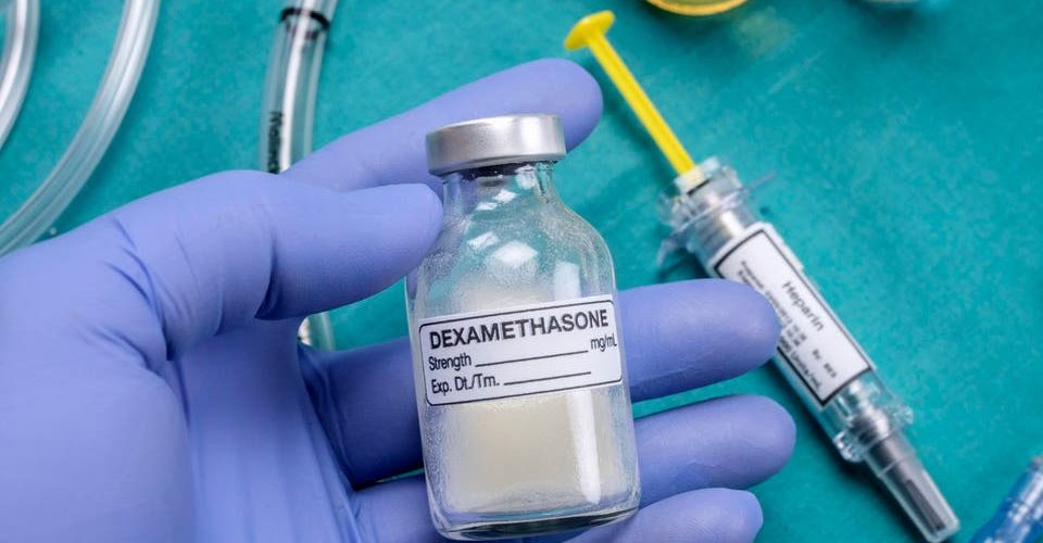 يقلل من الوفيات وثمنه رخيص.. معلومات عن أول علاج ناجح لكورونا