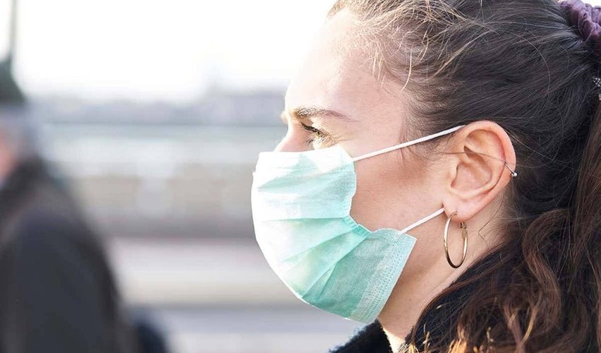 قد تصل إلى فقدان الوعي.. مخاطر ارتداء الكمامات مطولا