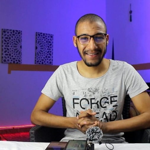 قال إن المرأة المتعلمة والتي تعمل خارج المنزل لا تصلح أن تكون زوجة وأما.. الشيخ سار يخلق الجدل!