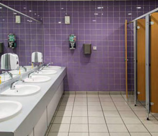 وسط تفشي كورونا.. احتياطات يجب اتباعها عند استخدام المراحيض العامة لحماية نفسك