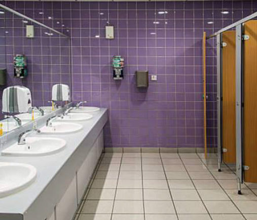 وسط تفشي كورونا.. احتياطات يجب اتباعها عند استخدام المراحيض العامة لحماية نفسك